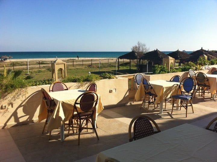 Hôtel 5* Pied Dans l'eau et Titre Foncier à Vendre à Hammamet