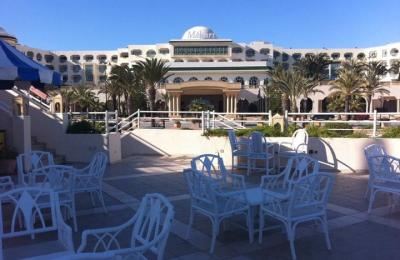 Hôtel 5* Pied Dans l'eau et Titre Foncier à Vendre à Hammamet